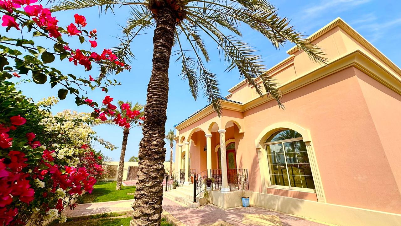 Four Bedroom Villa with Shared Pool Access
