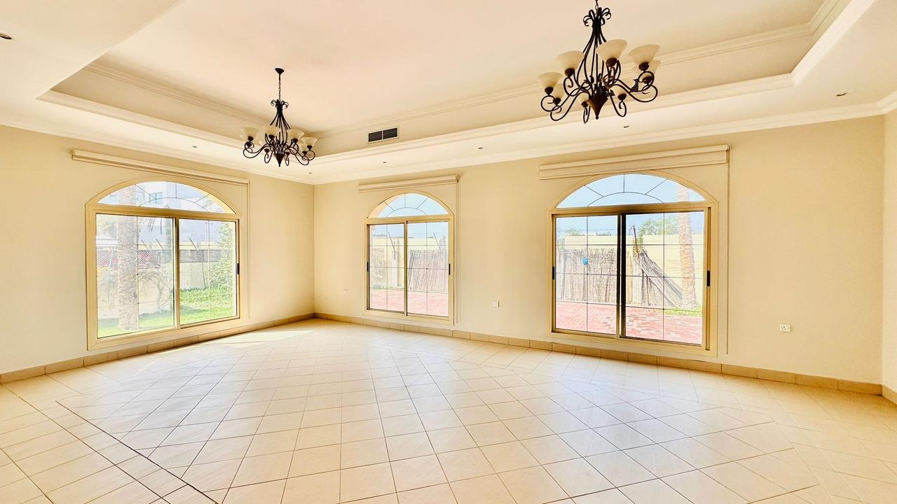 Four Bedroom Villa with Shared Pool Access
