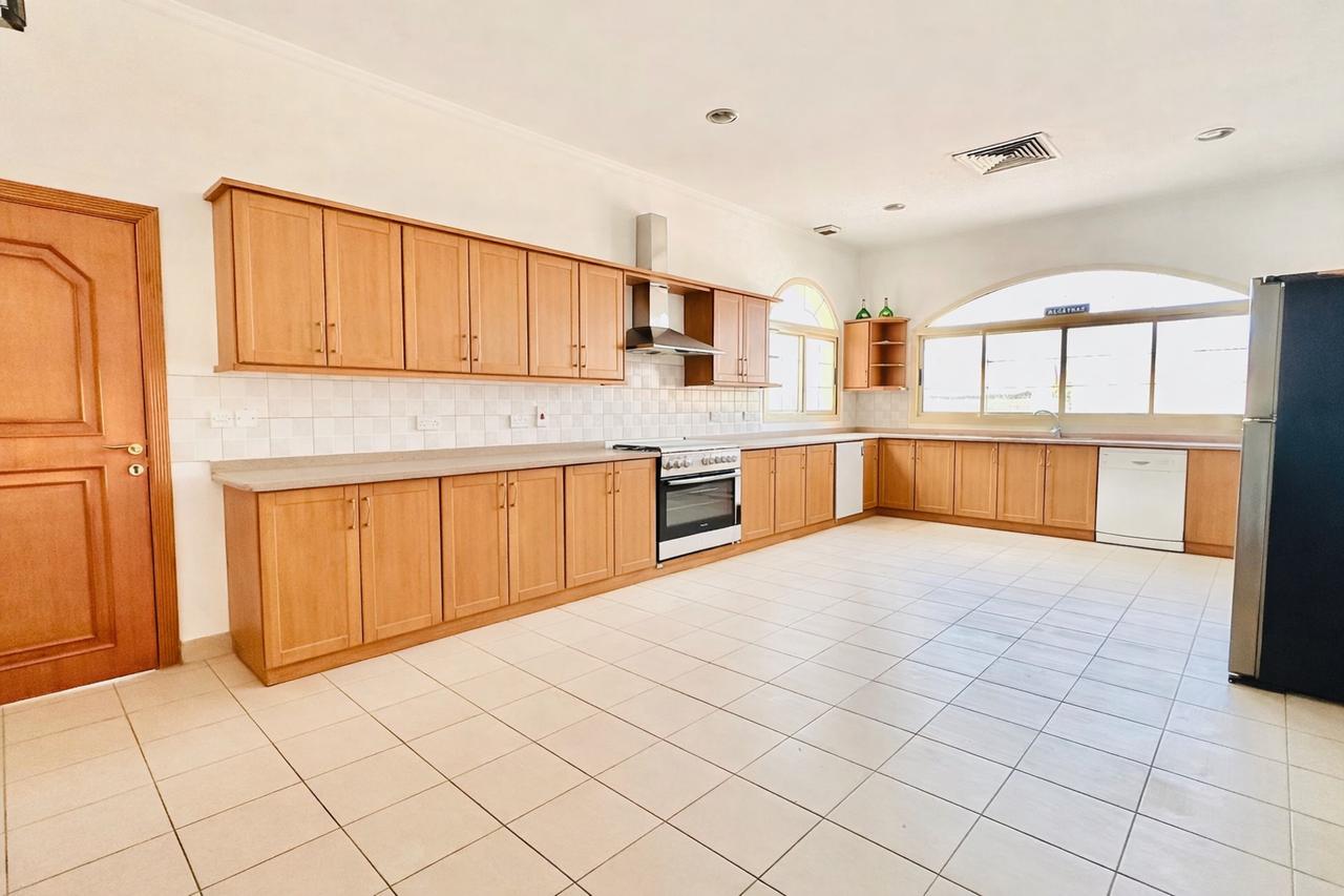 Four Bedroom Villa with Shared Pool Access