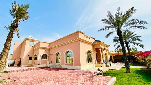 Four Bedroom Villa with Shared Pool Access