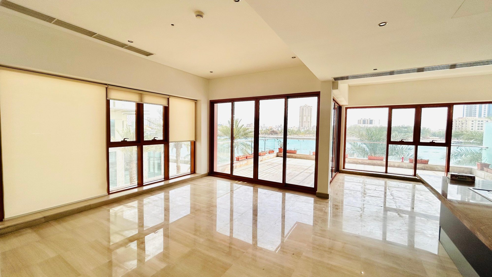 Three-Bedroom Apartment with Private Jacuzzi