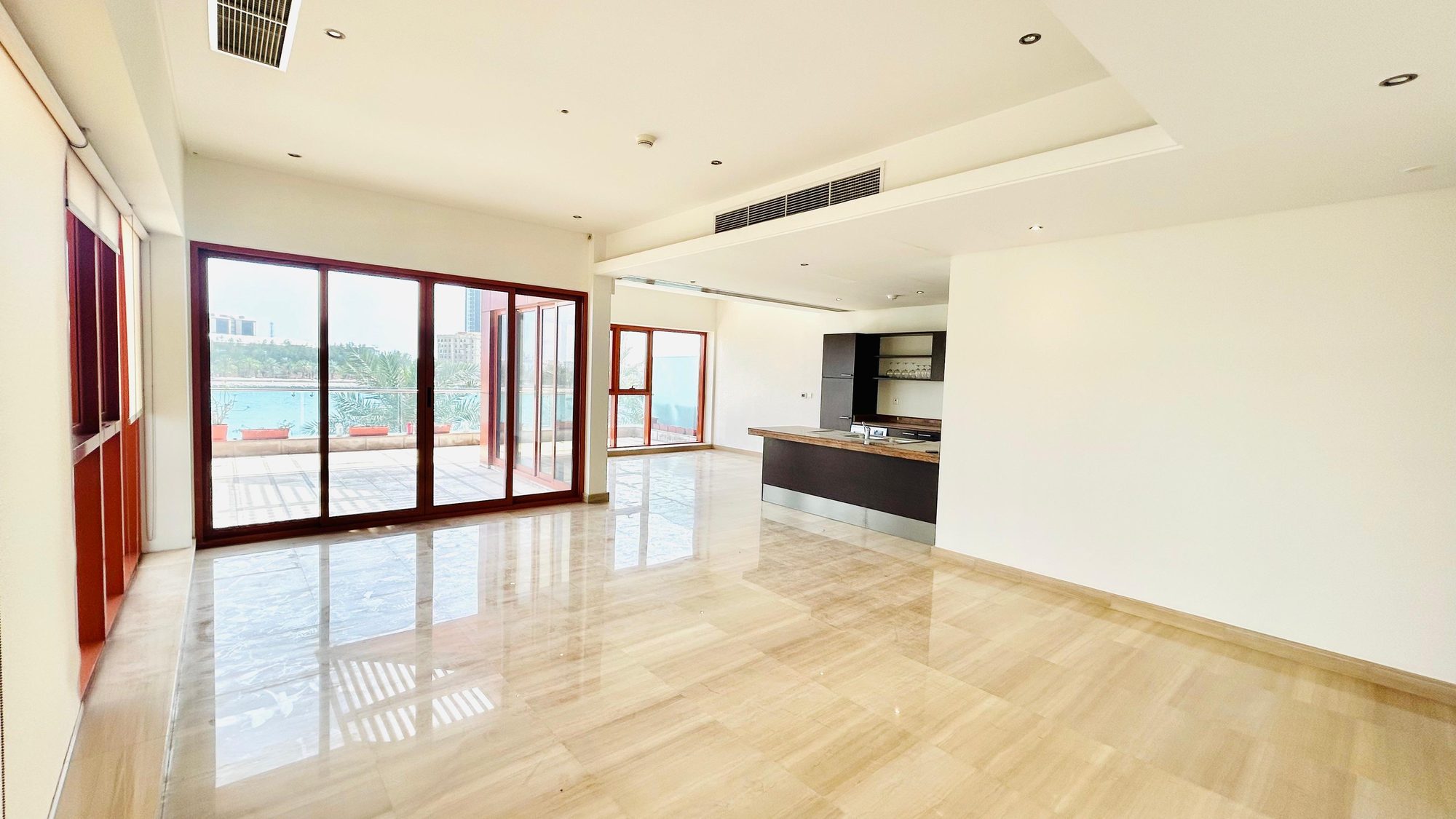 Three-Bedroom Apartment with Private Jacuzzi