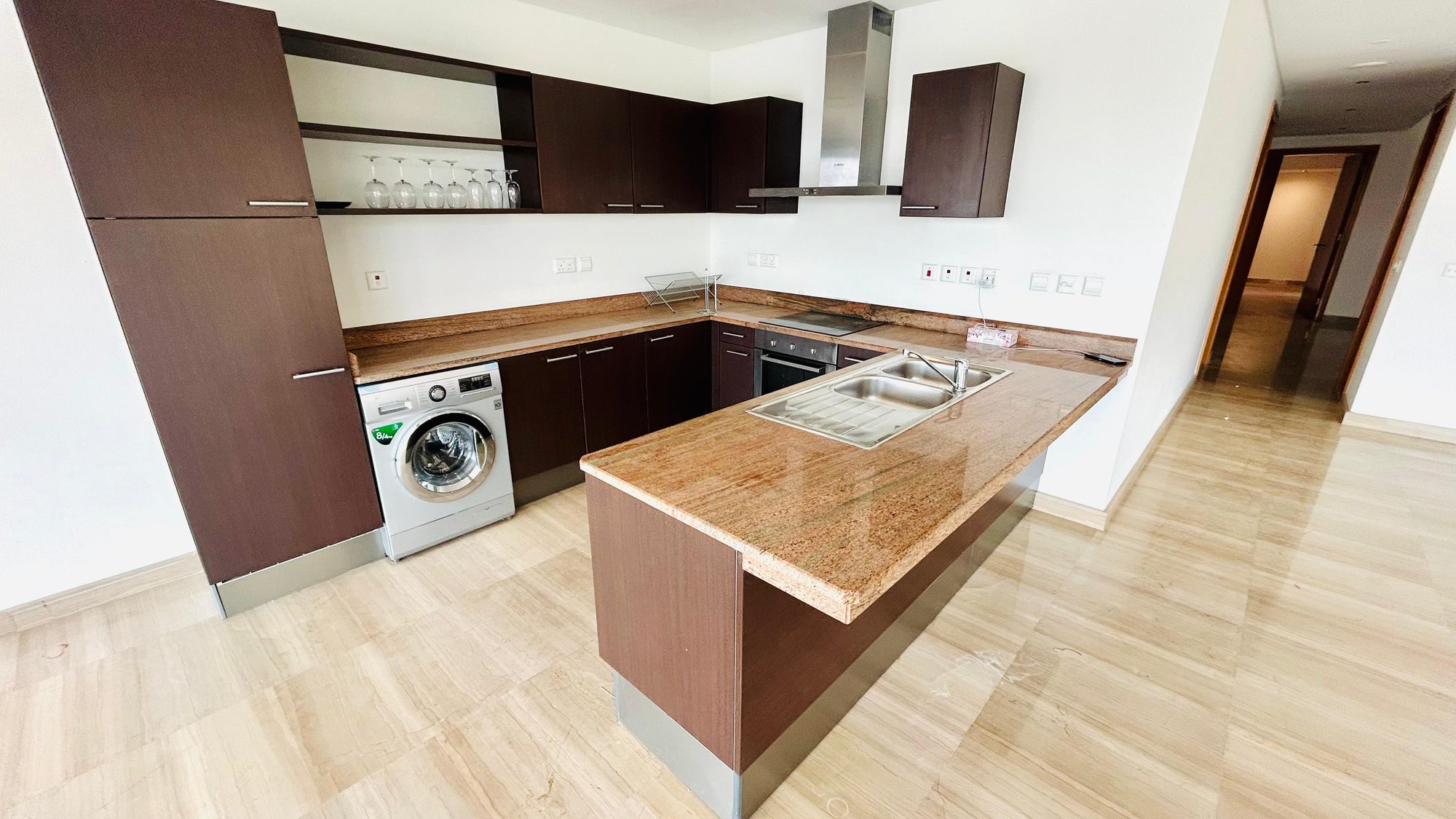 Three-Bedroom Apartment with Private Jacuzzi