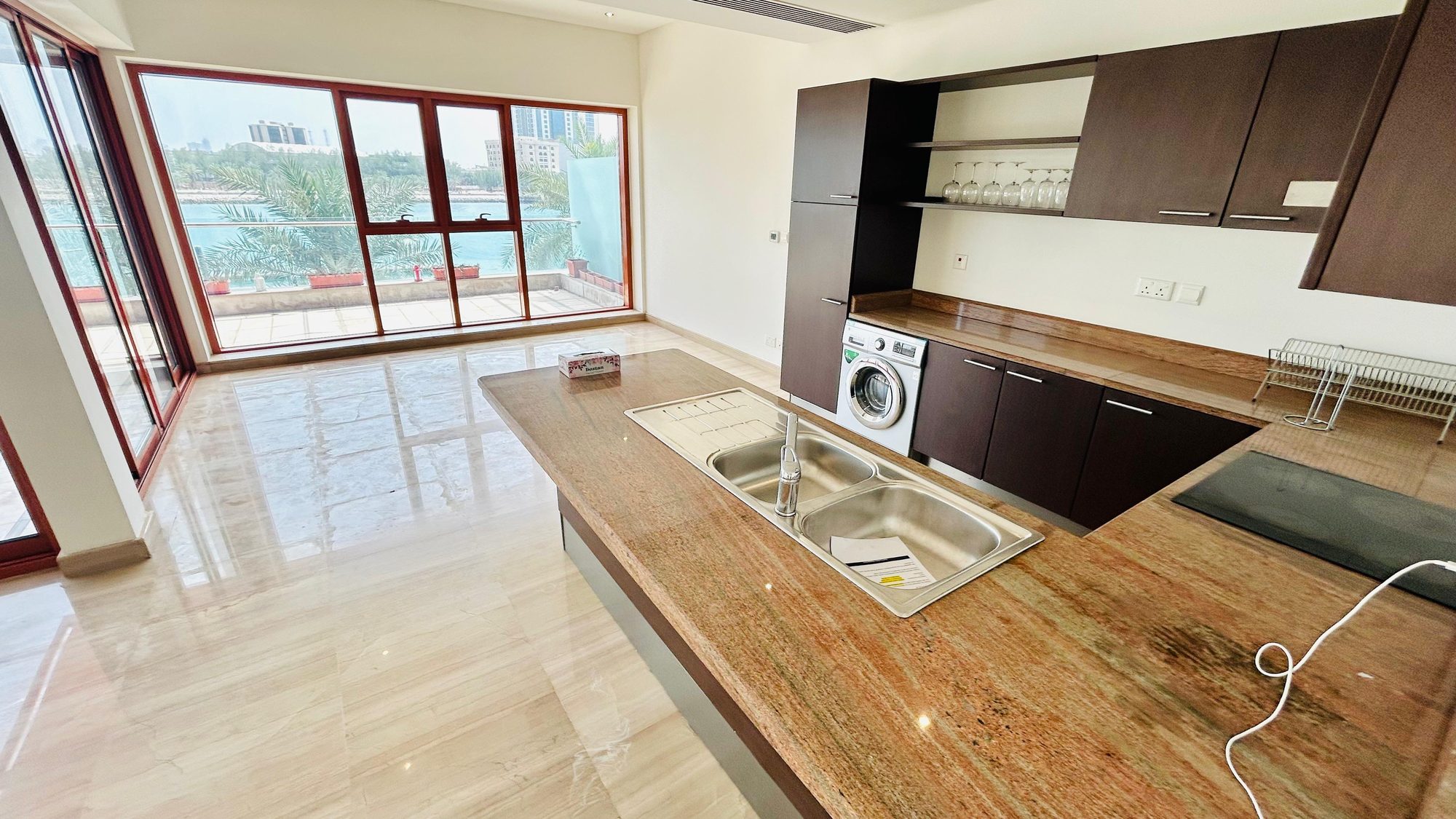 Three-Bedroom Apartment with Private Jacuzzi