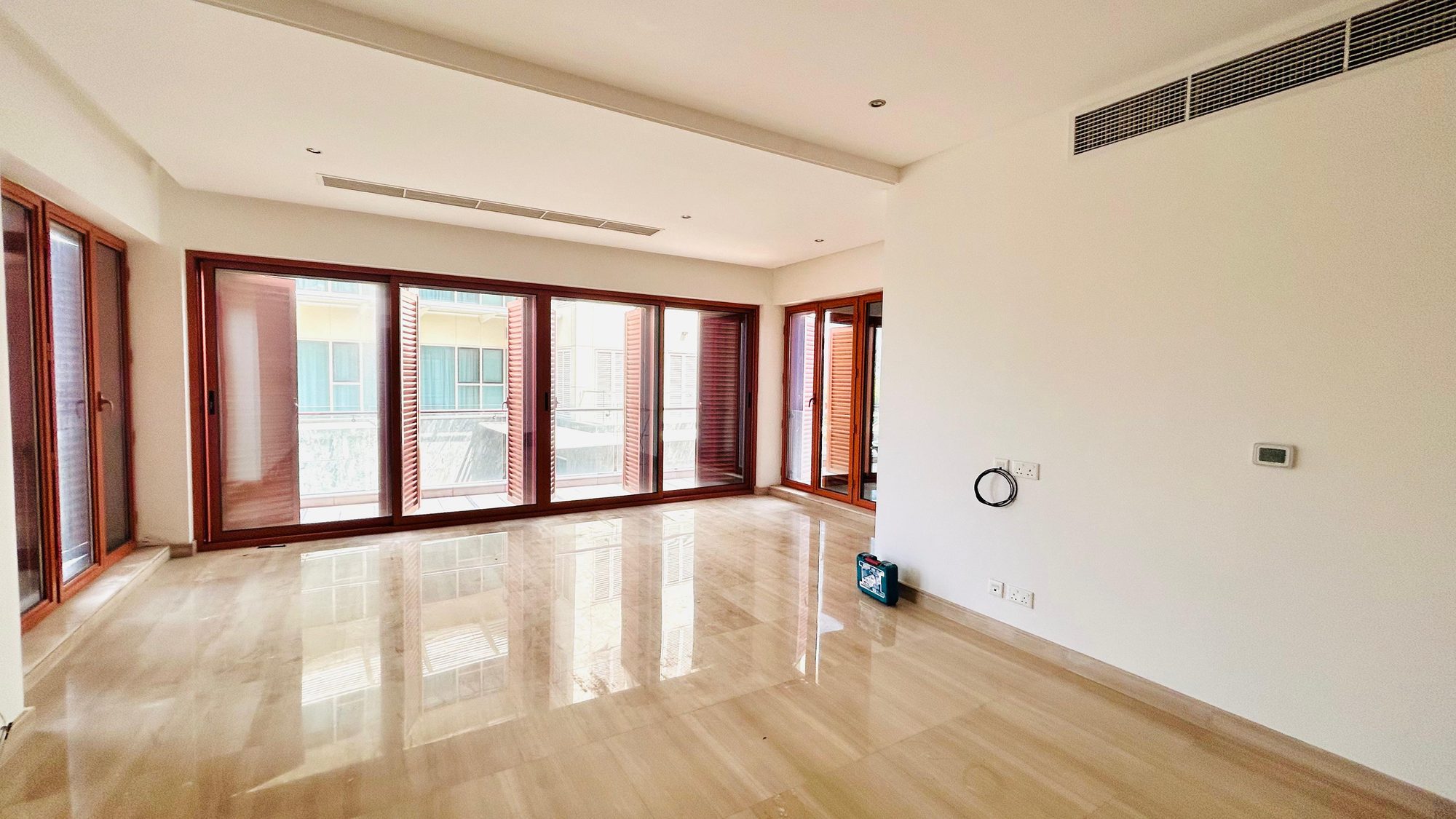 Three-Bedroom Apartment with Private Jacuzzi