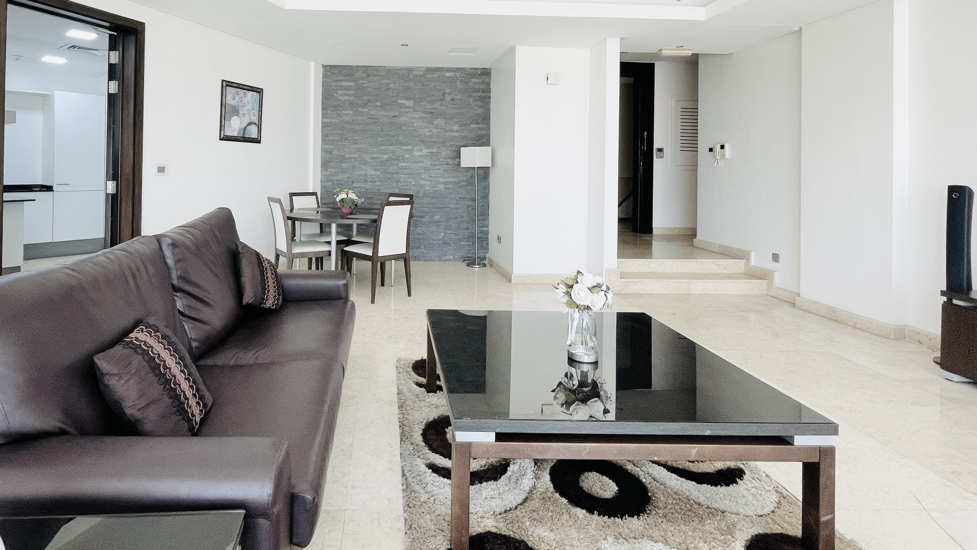 Two-Bedroom Apartment with Pool and Gym