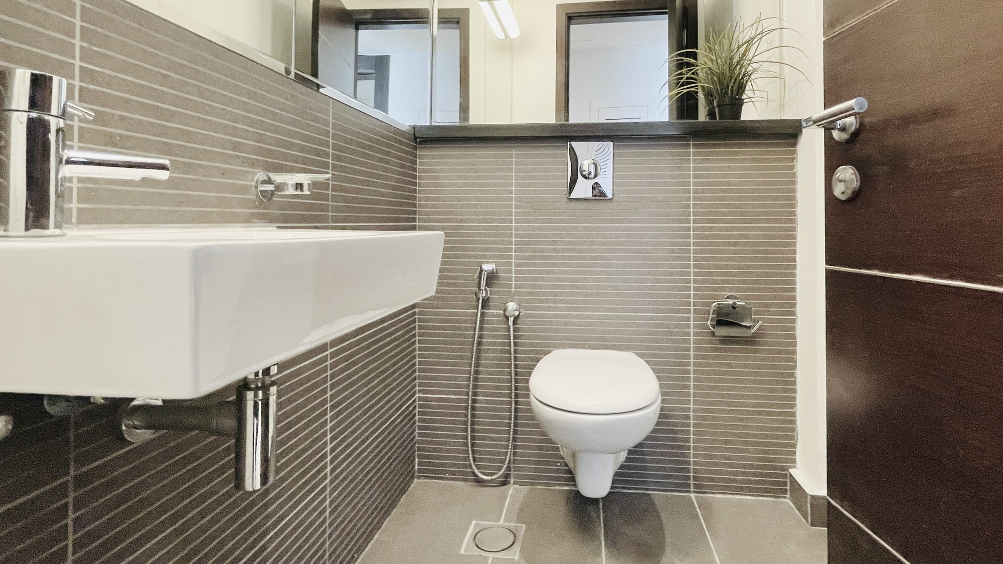 Two-Bedroom Apartment with Pool and Gym