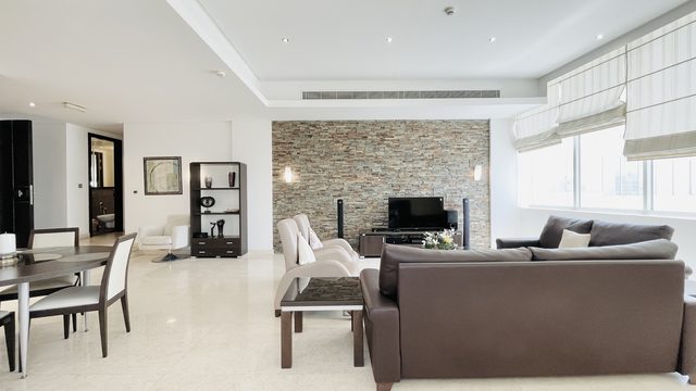 Three-Bedroom Apartment with Four Bathrooms