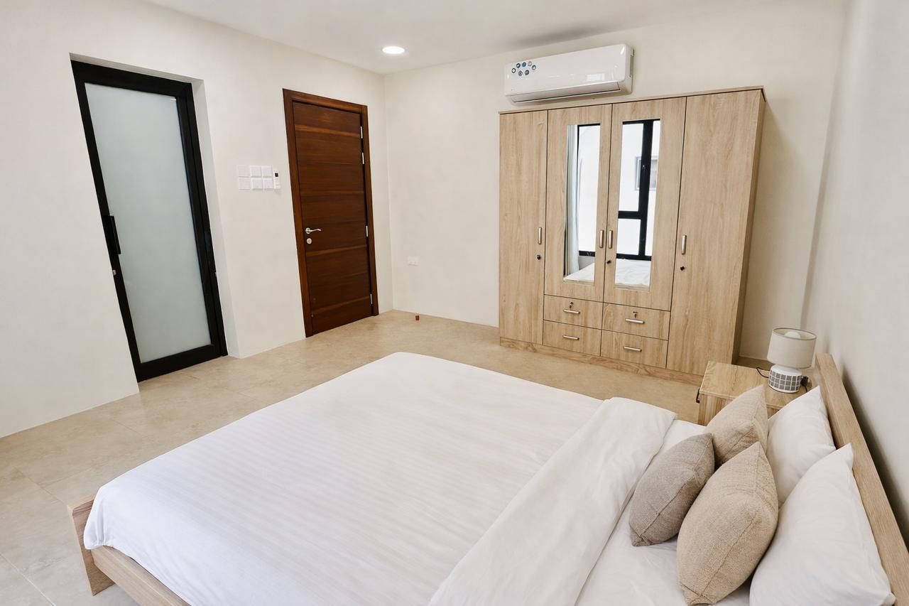 Three Bedroom Apartment, 160sqm, Central A/C