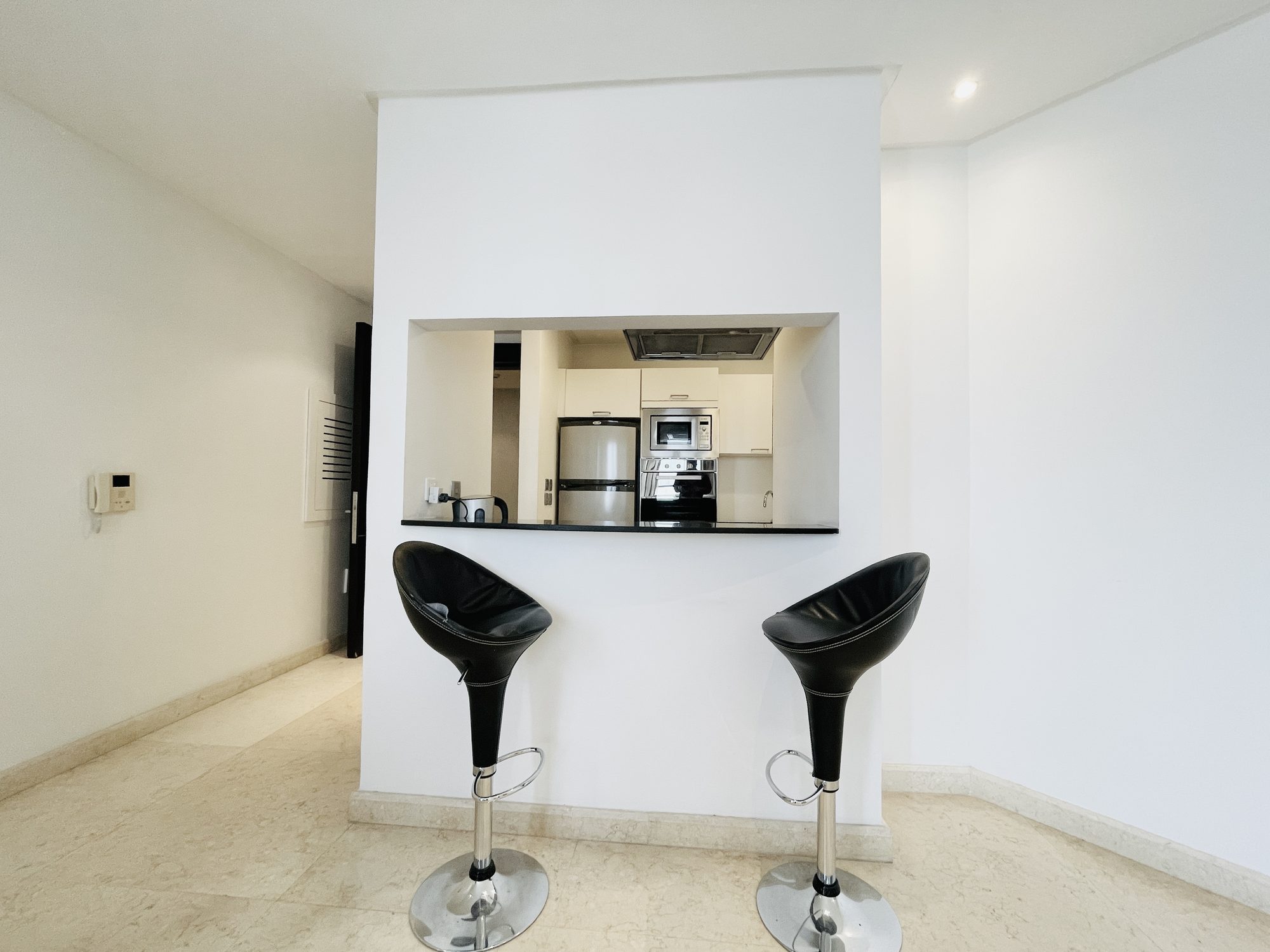 One-Bedroom Apartment with Dual Bathrooms