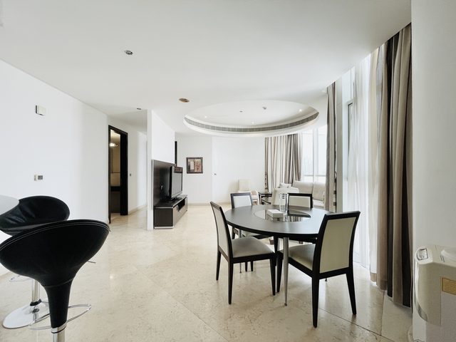 One-Bedroom Apartment with Dual Bathrooms