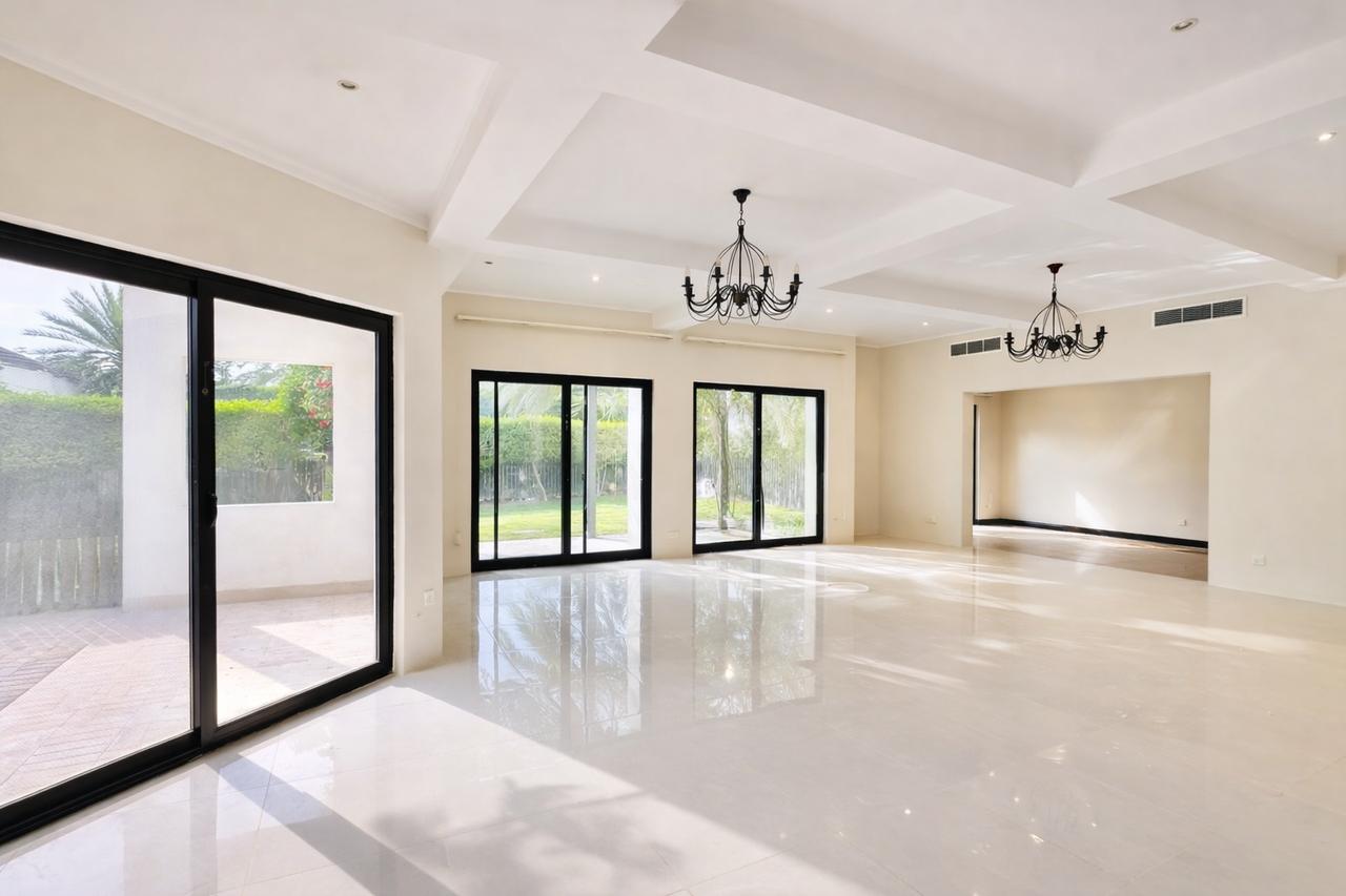 5-Bedroom Villa with Private Garden in Saar