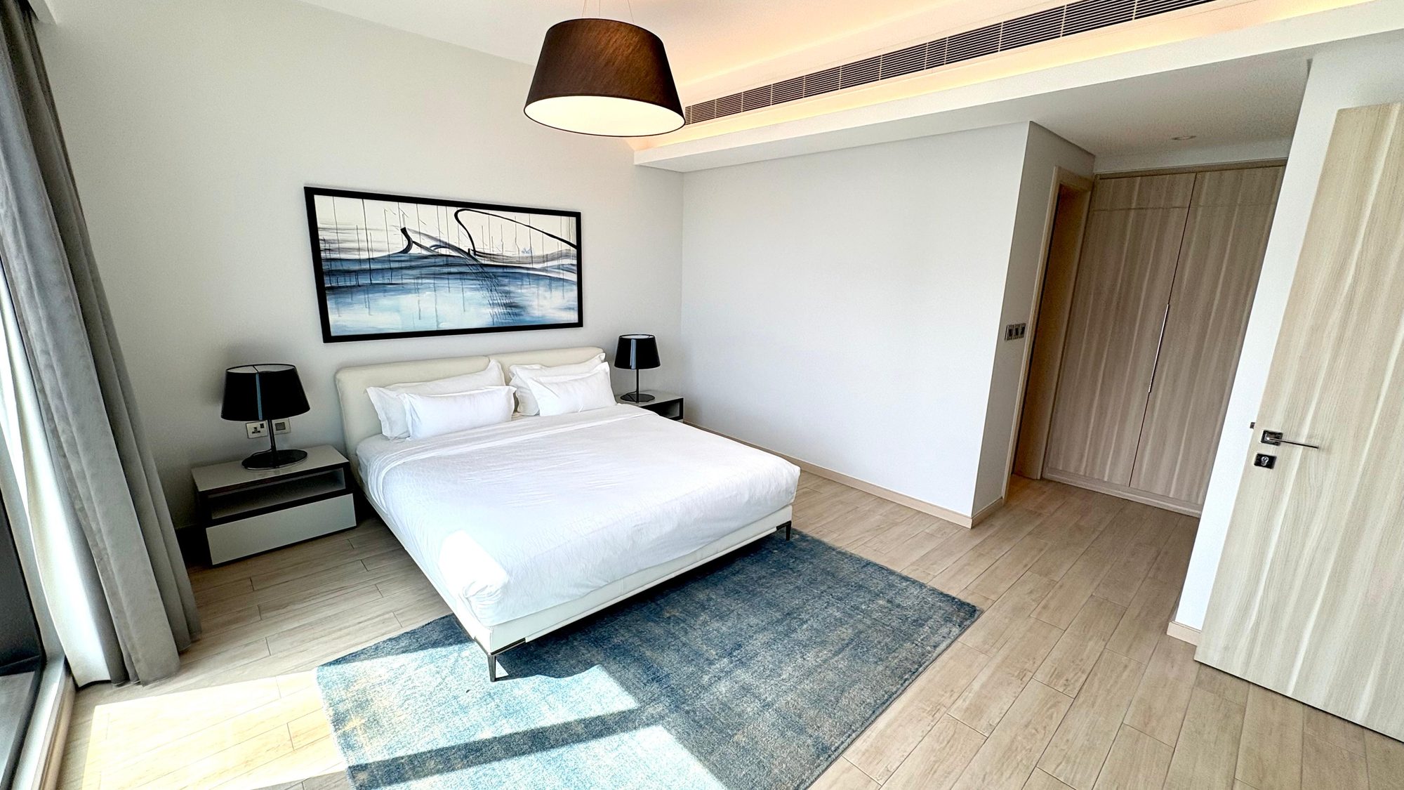 One-Bedroom Apartment with Two Bathrooms