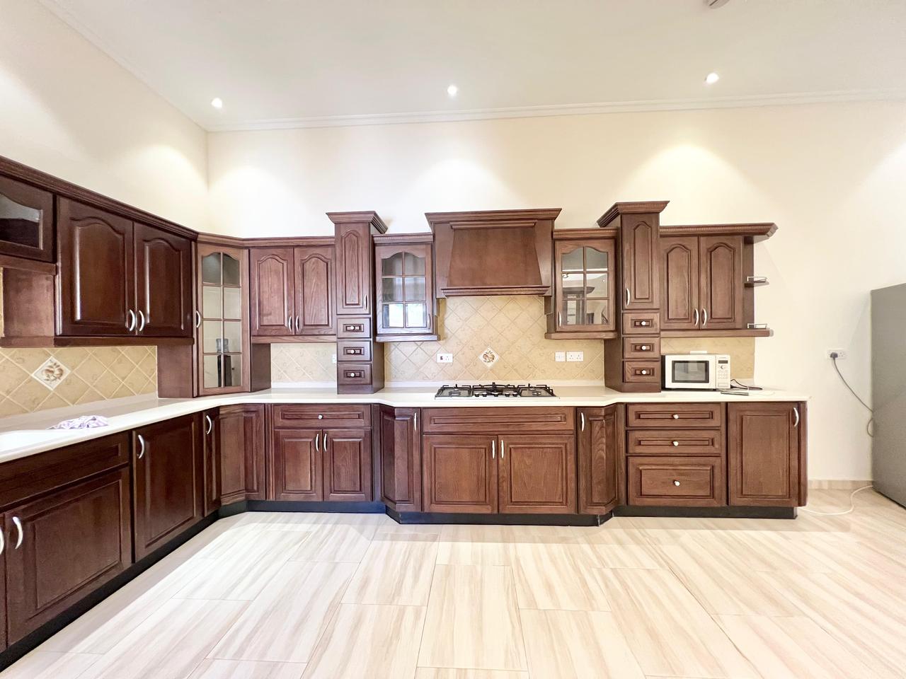 Six Bedroom Villa with Private Pool and Garden