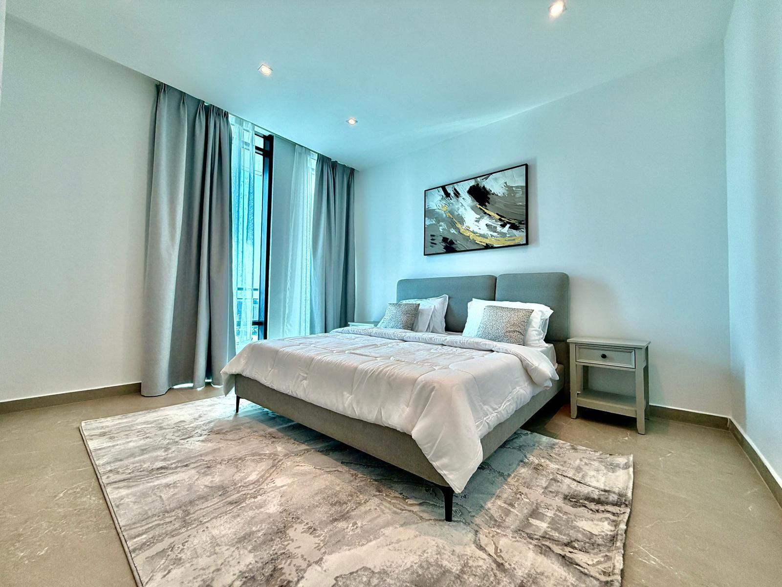 Two-Bedroom Apartment with Pool and Gym