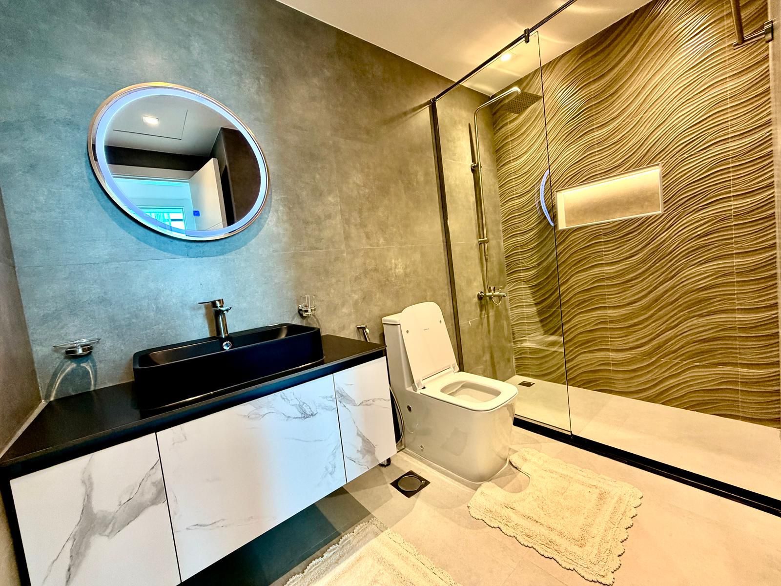 Two-Bedroom Apartment with Pool and Gym