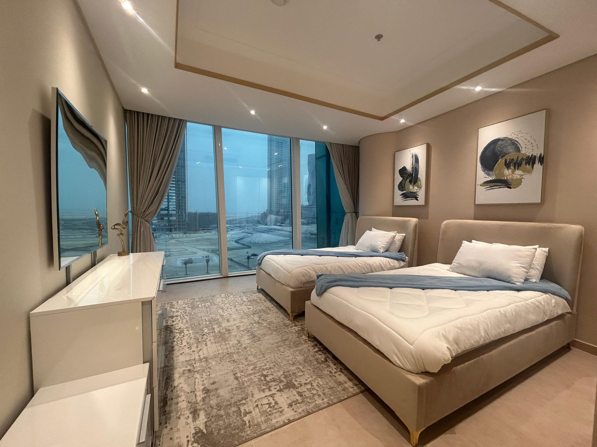 Two-Bedroom Apartment with Pool and Gym