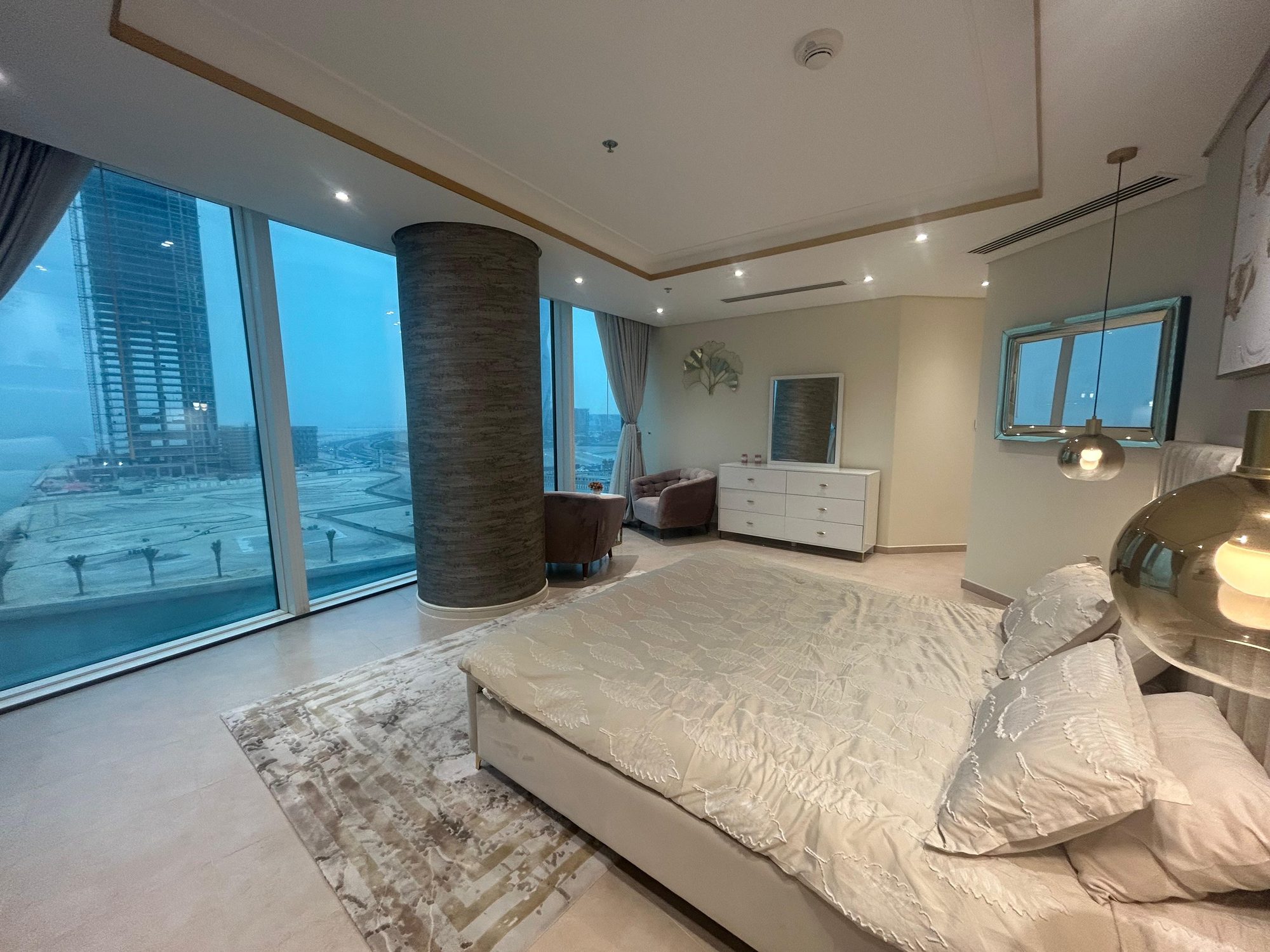 Two-Bedroom Apartment with Pool and Gym