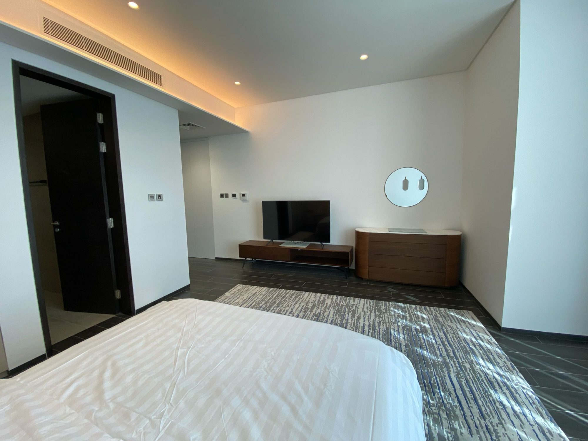 1-Bedroom Apartment with Pool and Gym Access