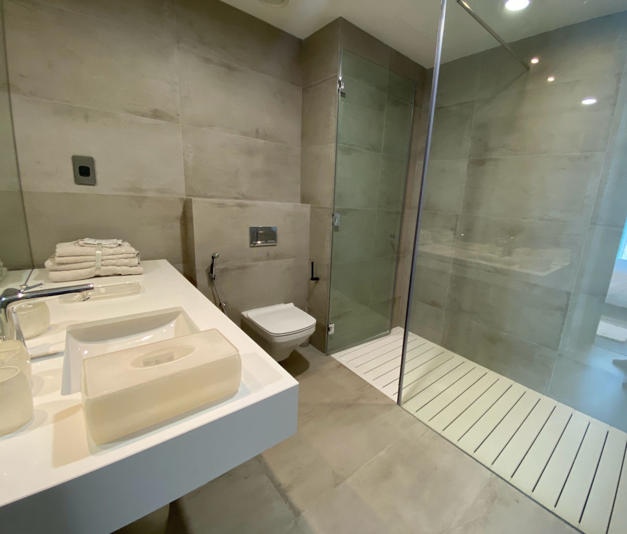 1-Bedroom Apartment with Pool and Gym Access