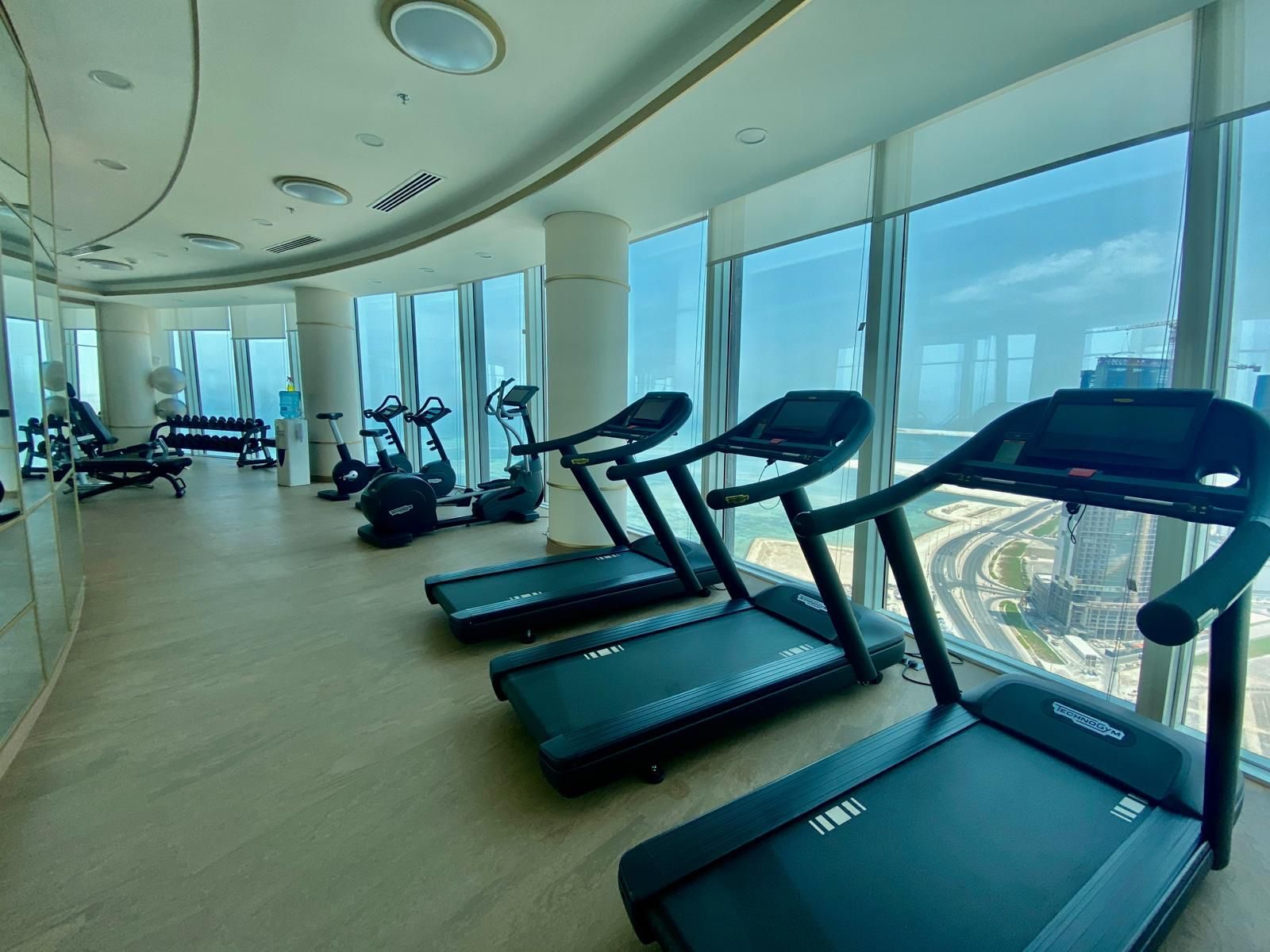 One-Bedroom Apartment with Shared Pool and Gym