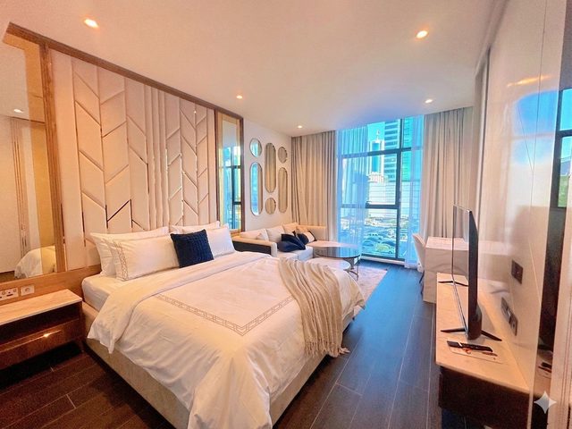 One-Bedroom Apartment with Shared Pool and Gym