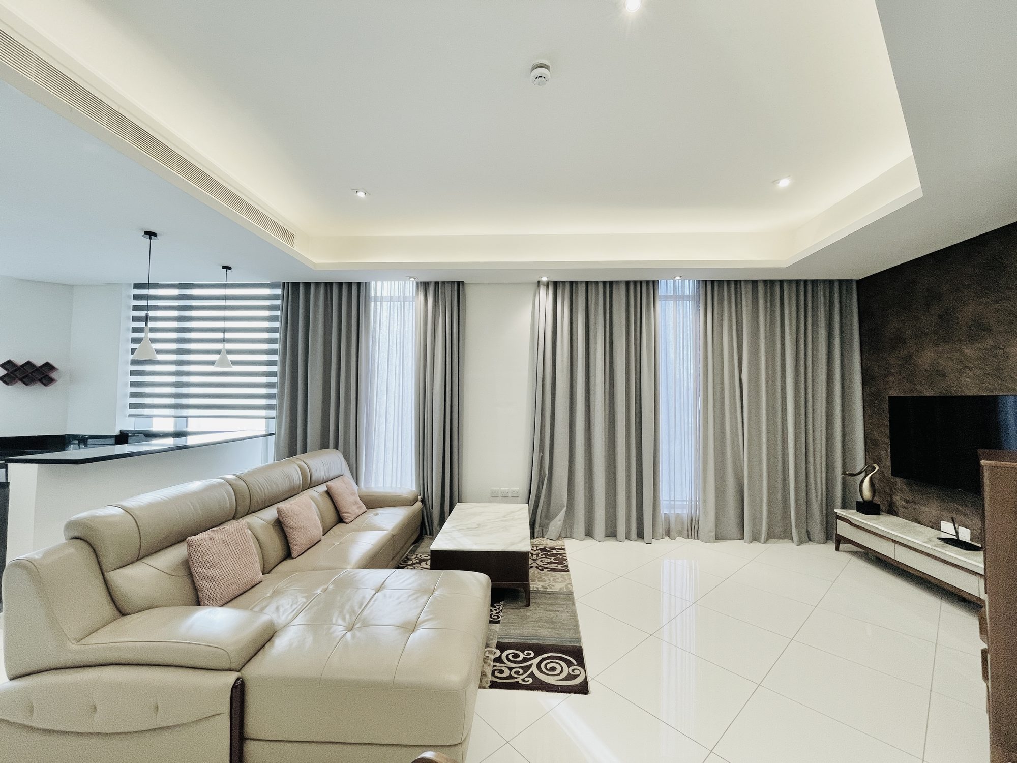Three-Bedroom Apartment with Pool and Gym
