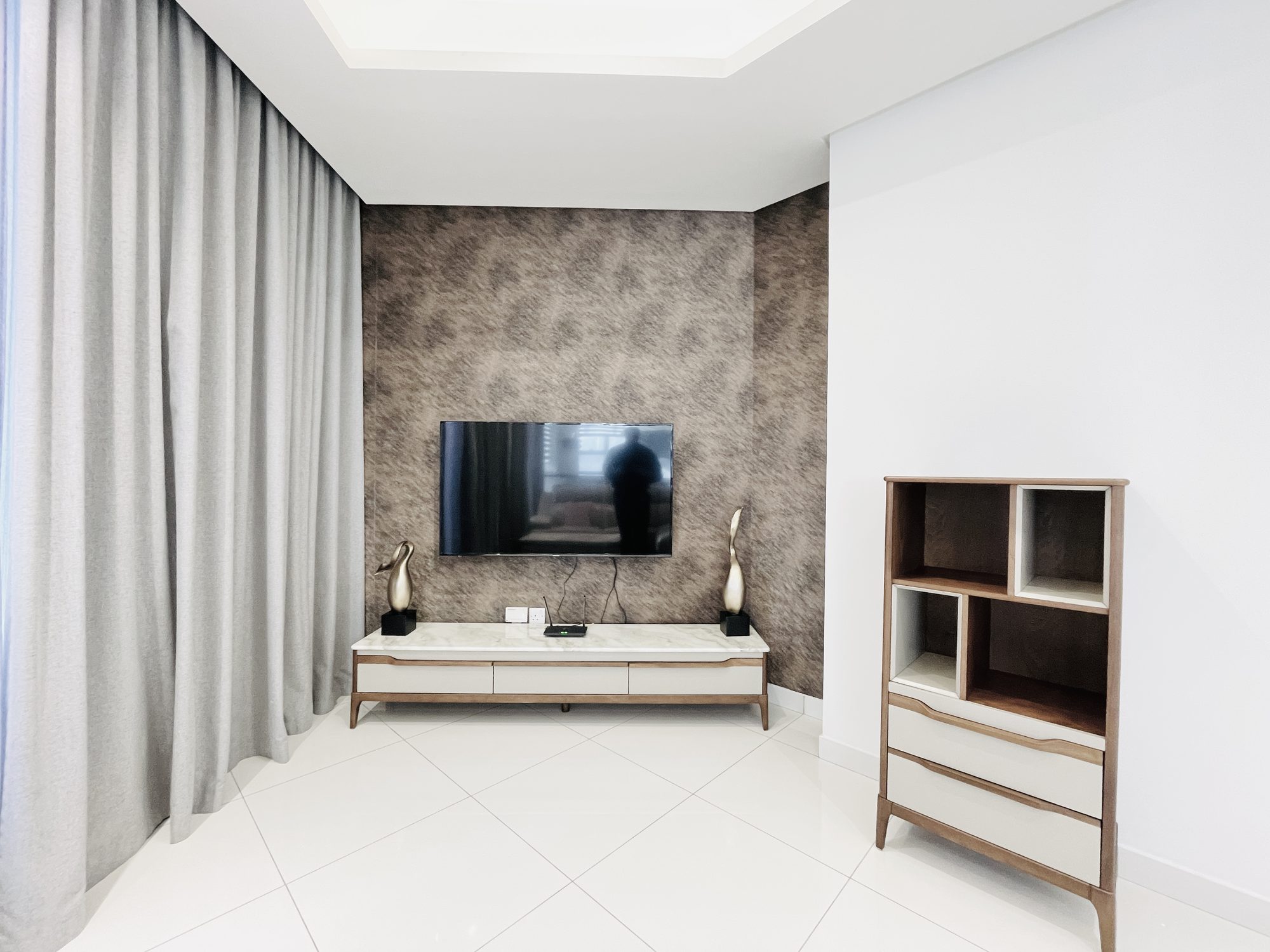 Three-Bedroom Apartment with Pool and Gym