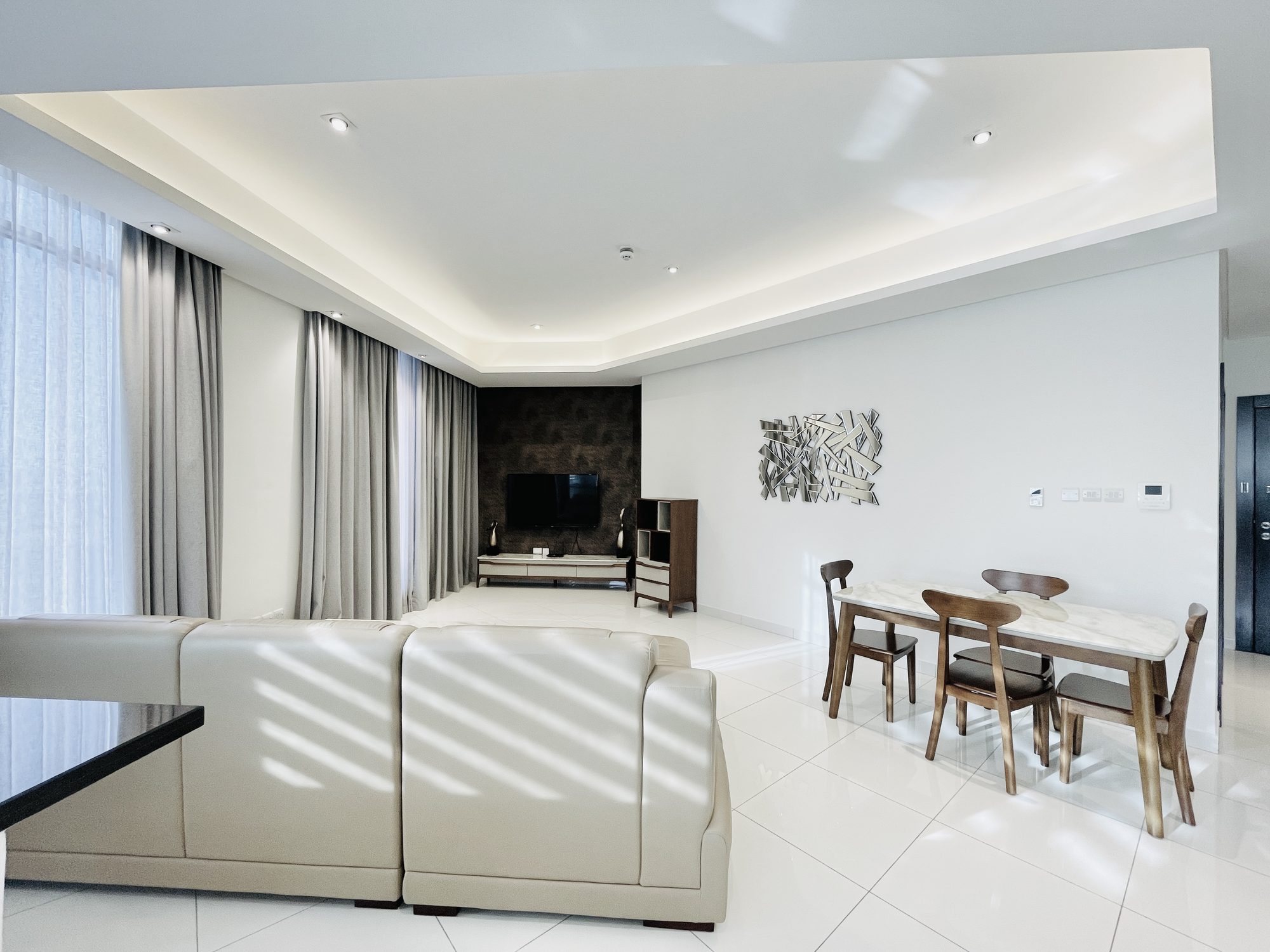 Three-Bedroom Apartment with Pool and Gym