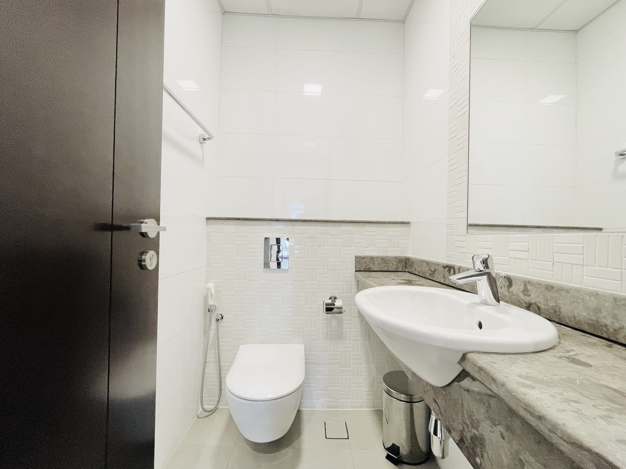 Three-Bedroom Apartment with Pool and Gym