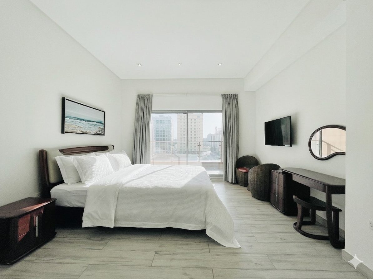 Three-Bedroom Apartment with Pool and Gym