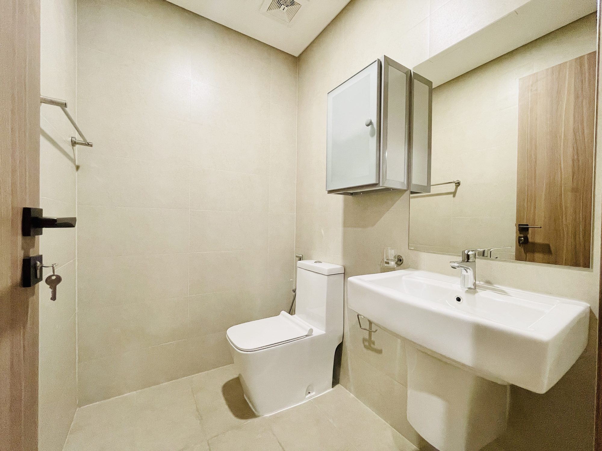 One Bedroom Apartment with Two Bathrooms