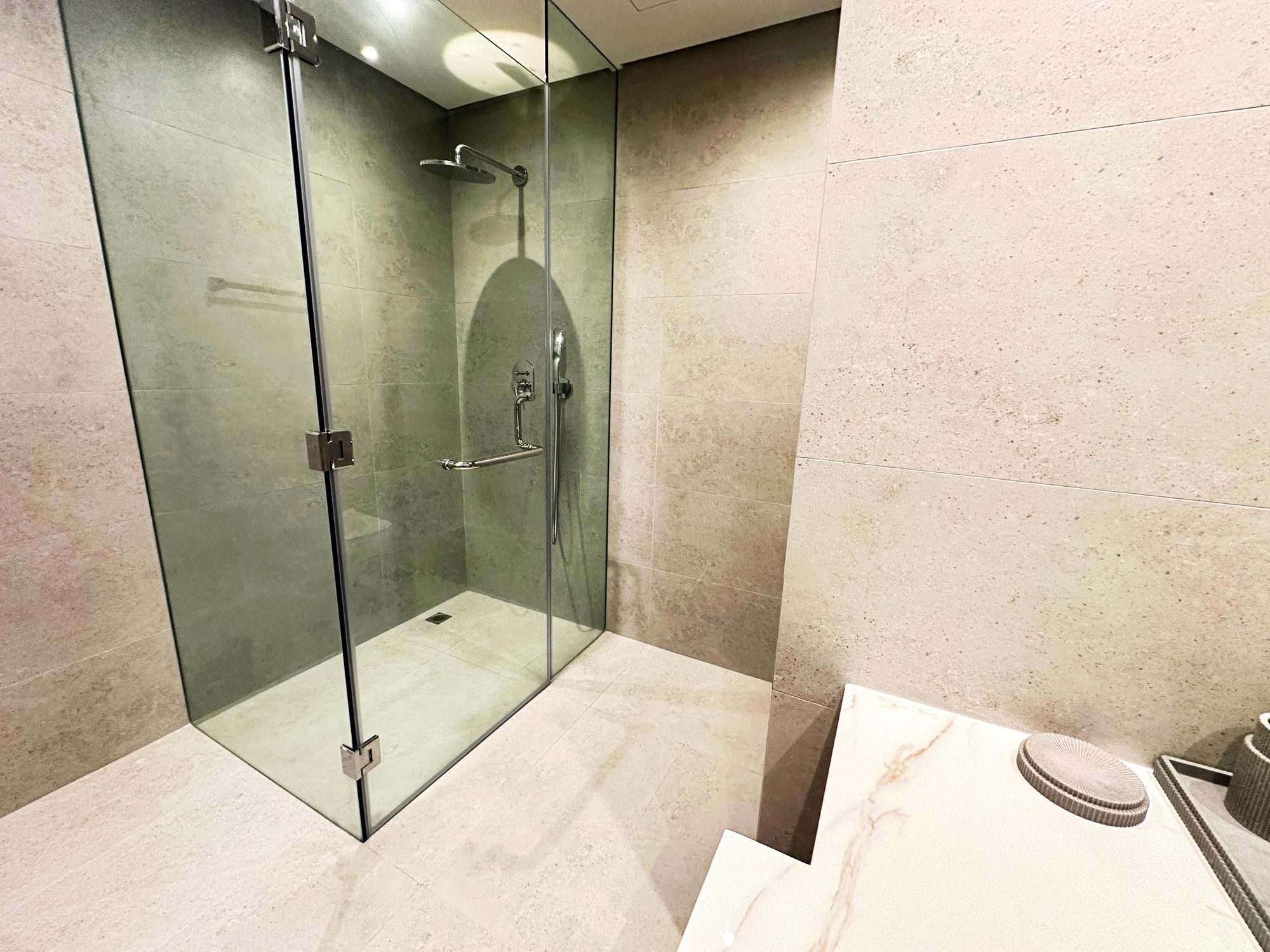One-Bedroom Flat with Two Bathrooms in Manama