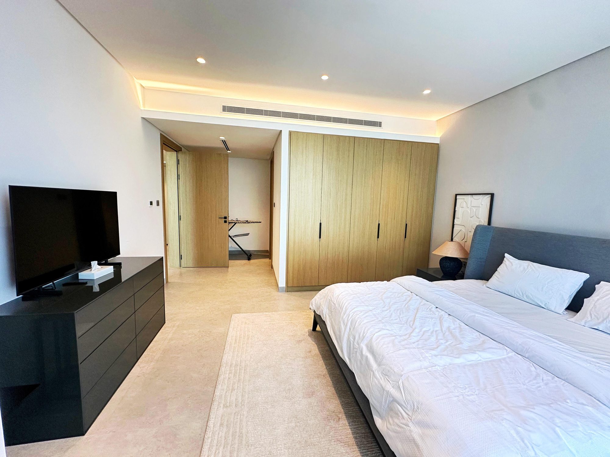 One-Bedroom Flat with Two Bathrooms in Manama