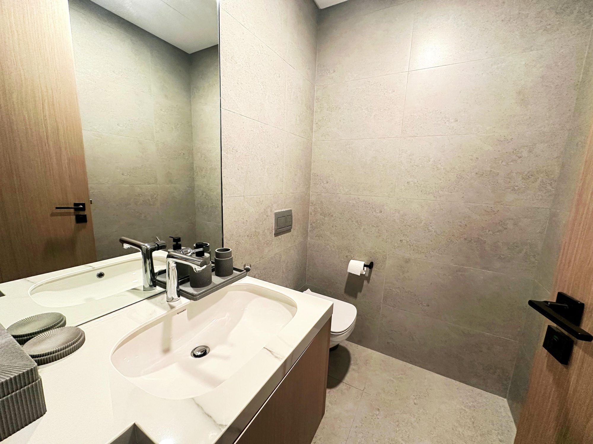 One-Bedroom Flat with Two Bathrooms in Manama