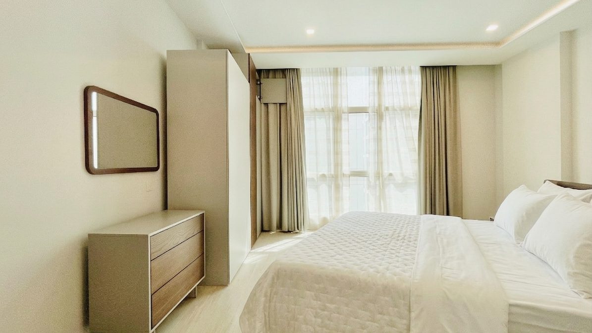 Two-Bedroom Apartment with Gym and Pool Access