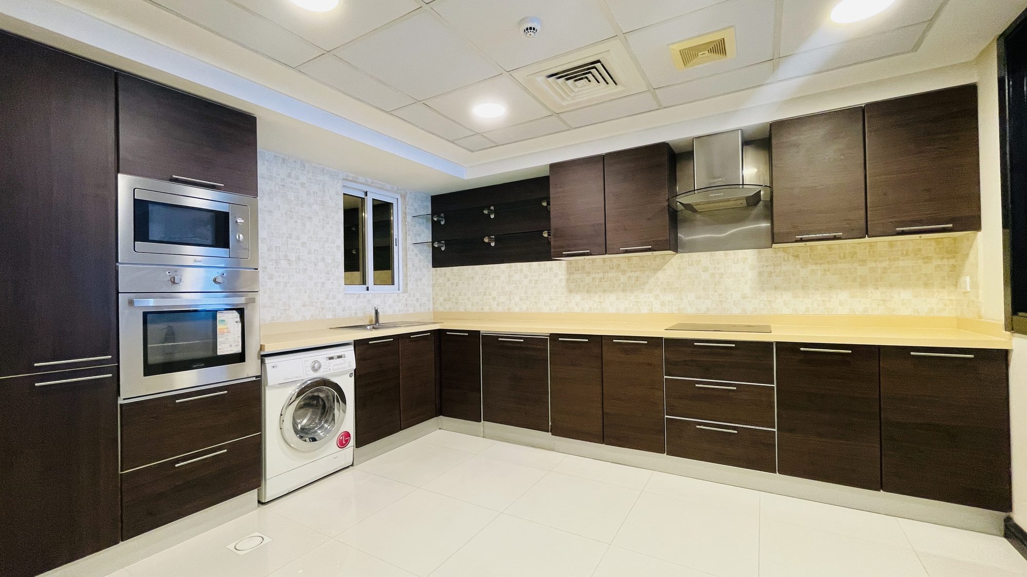 Two-Bedroom Apartment with Pool and Gym