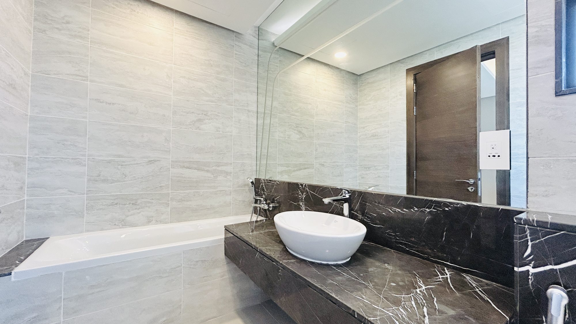 Three-Bedroom Apartment with Four Bathrooms