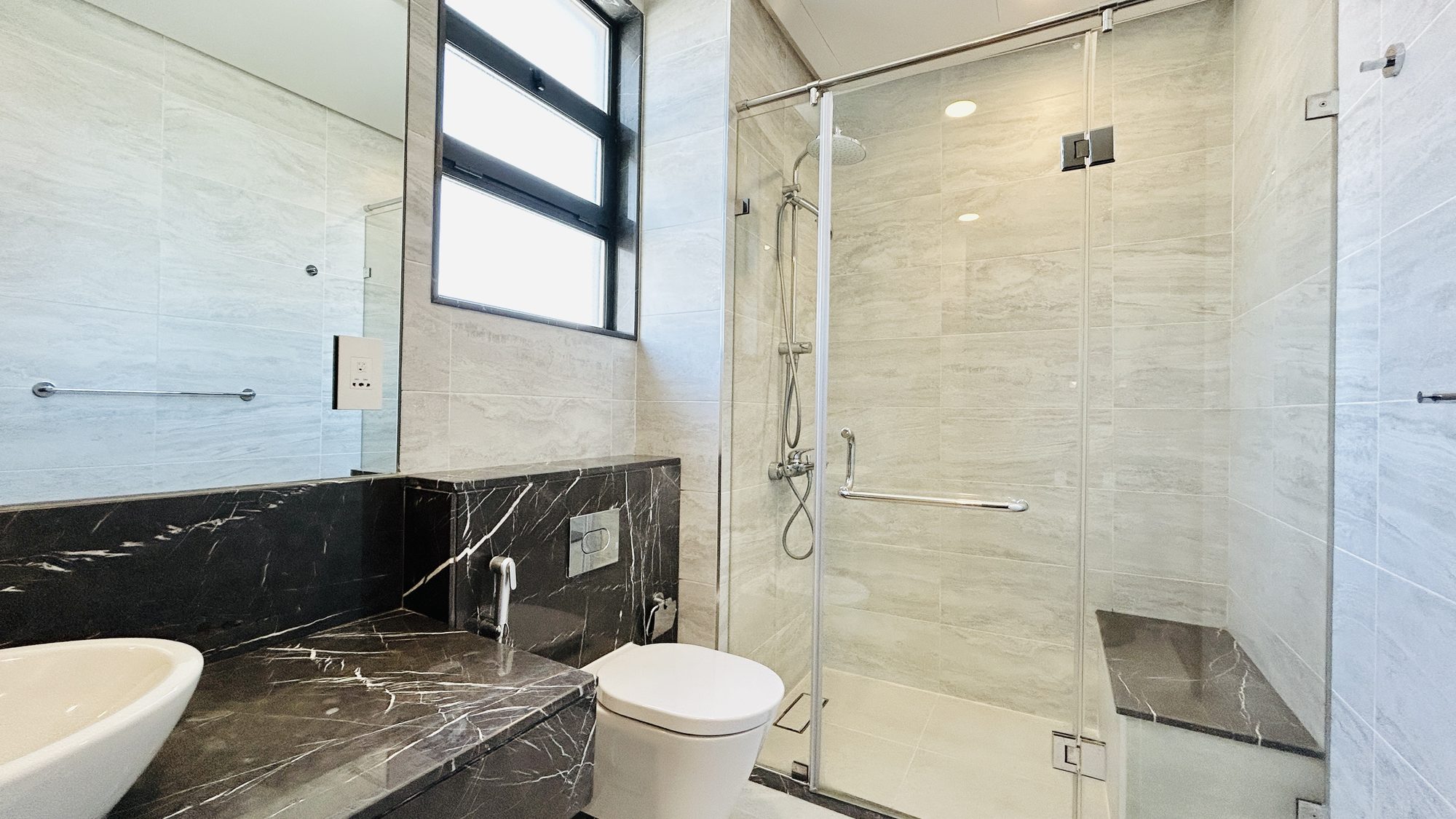 Three-Bedroom Apartment with Four Bathrooms