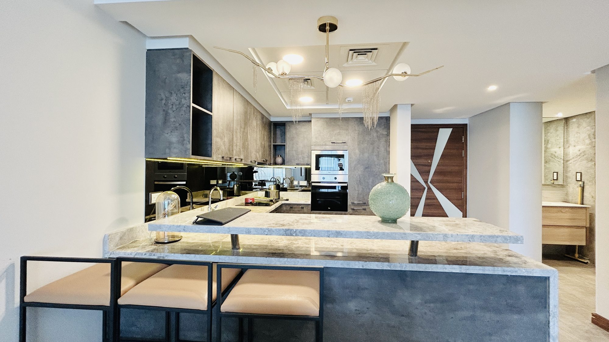 One-Bedroom Apartment with Water Views