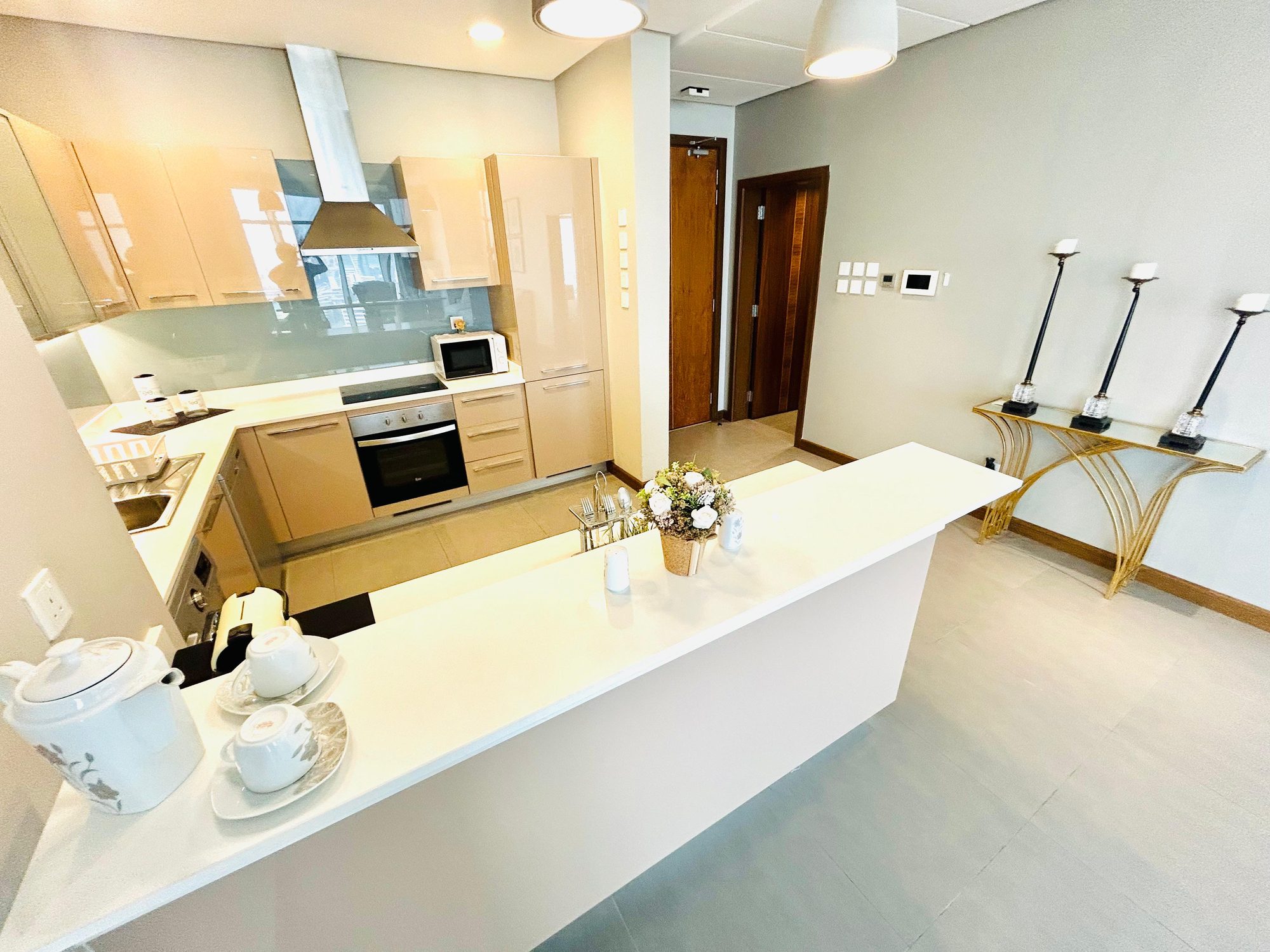 One Bedroom Apartment with Landmark Views
