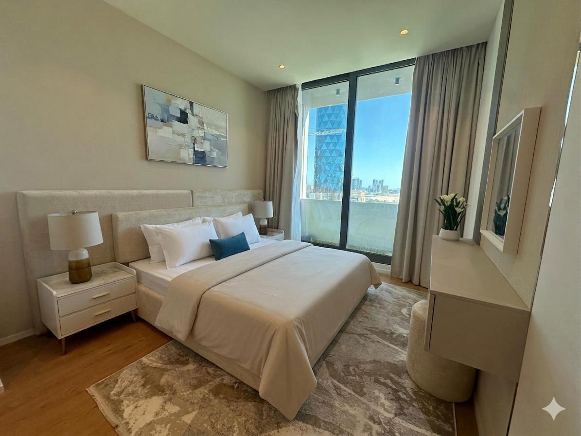 One-Bedroom Apartment with Dual Bathrooms and Pool Access