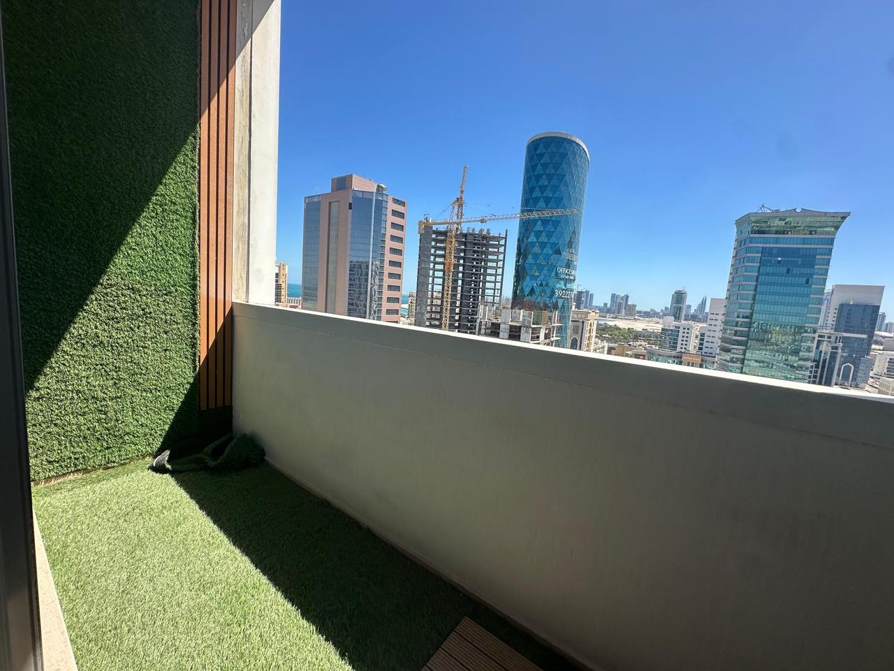 One-Bedroom Apartment with Dual Bathrooms and Pool Access