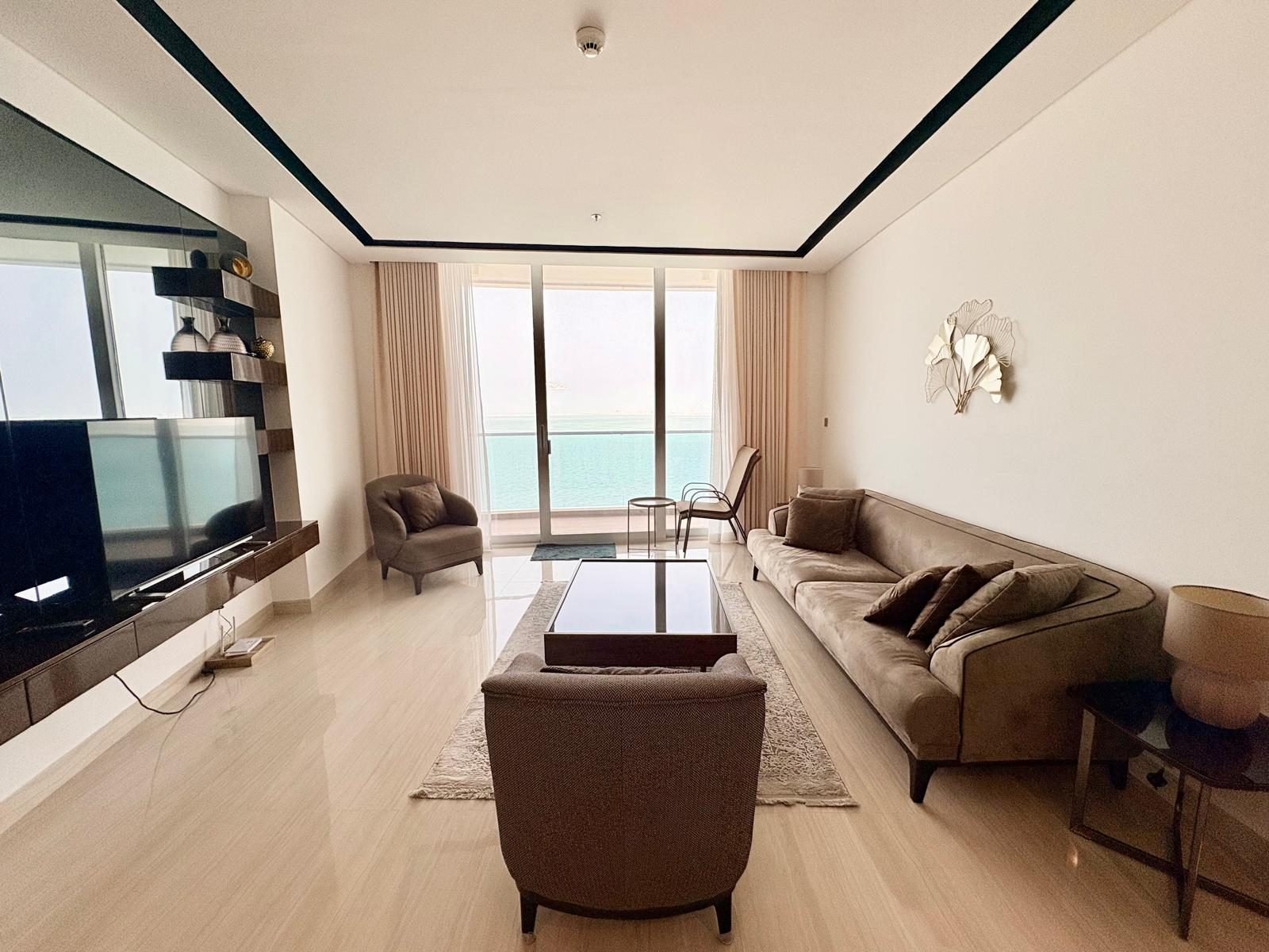 One-Bedroom Apartment with Two Bathrooms