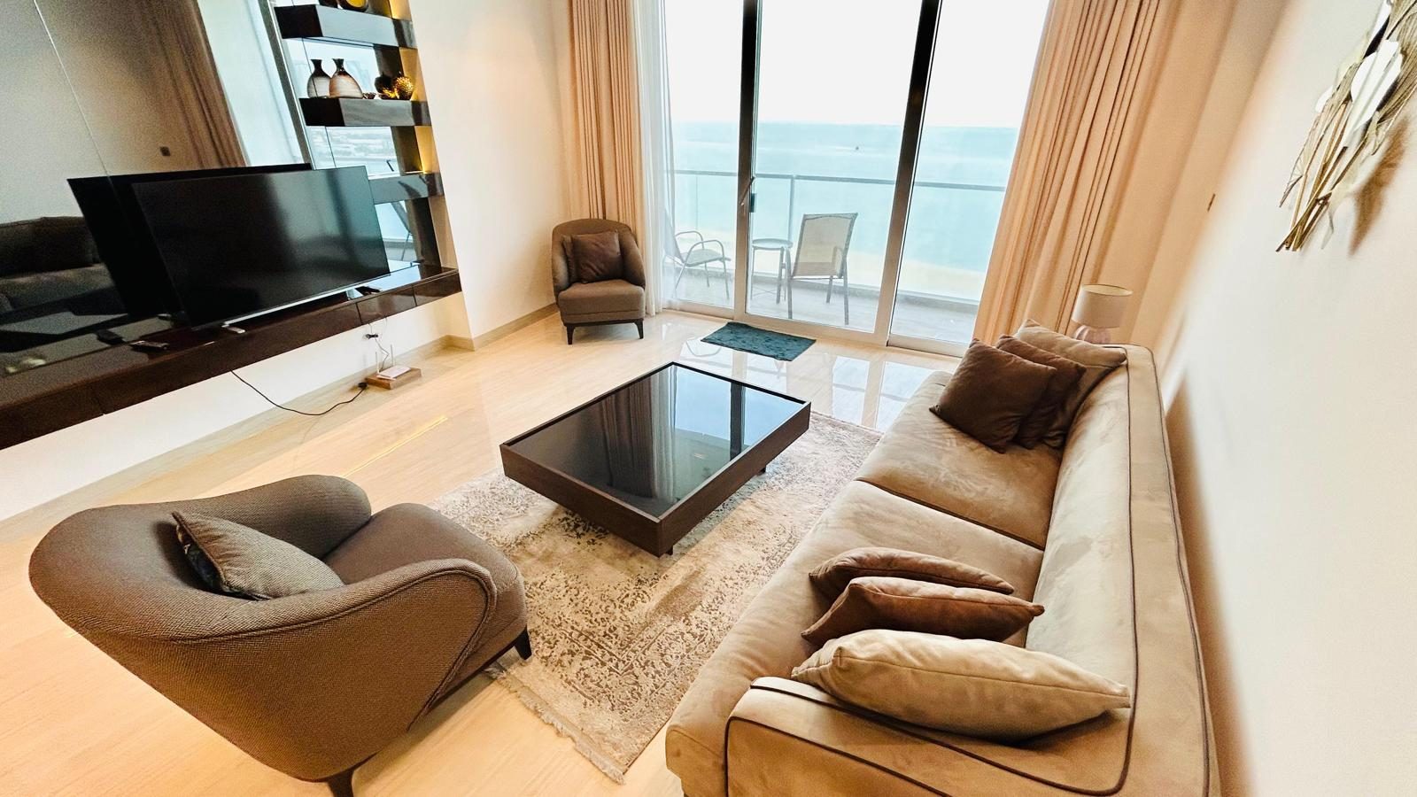 One-Bedroom Apartment with Two Bathrooms