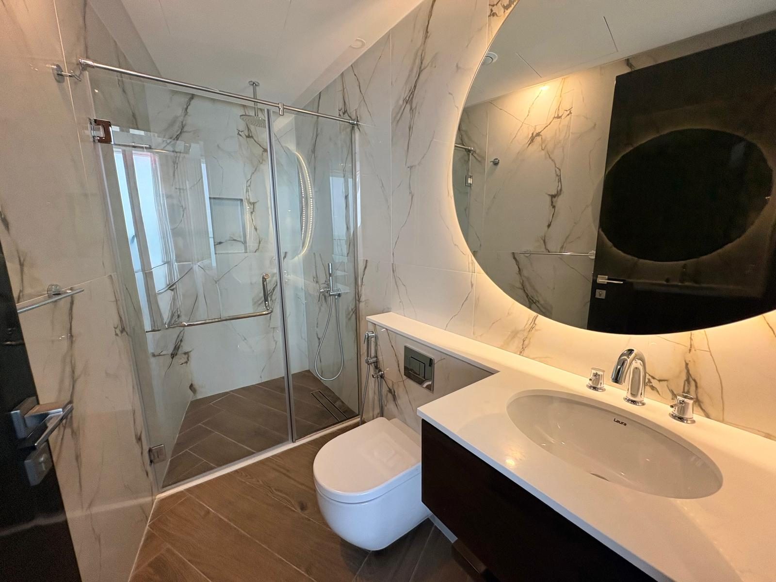 One-Bedroom Apartment with Two Bathrooms