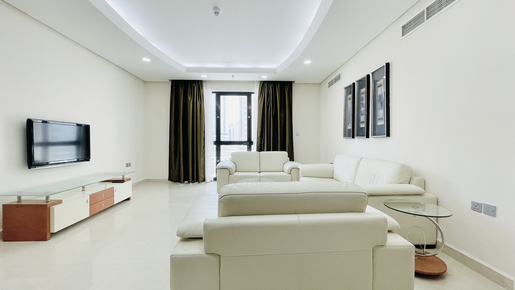 One-Bedroom Apartment with Two Bathrooms