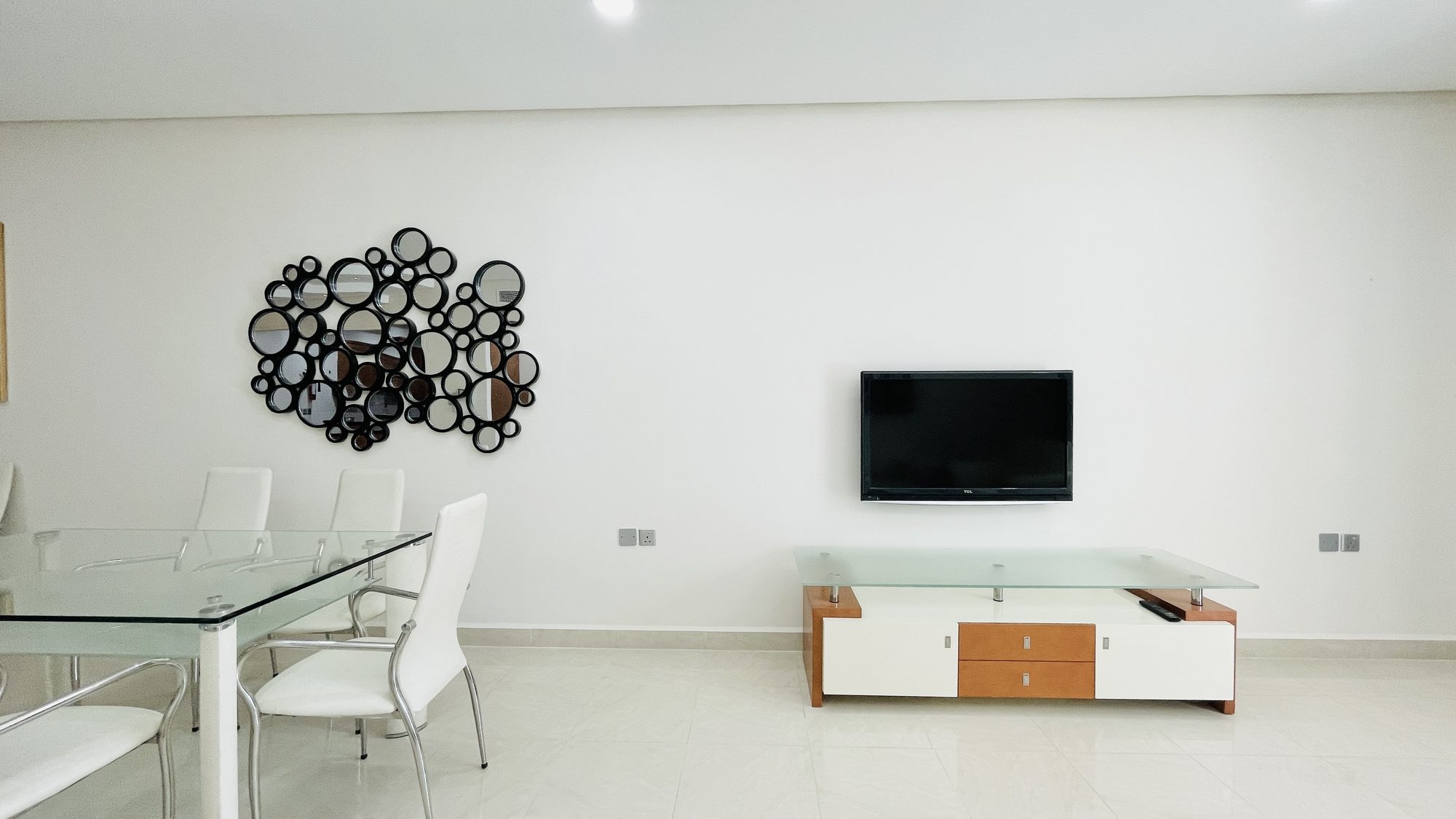 One-Bedroom Apartment with Two Bathrooms
