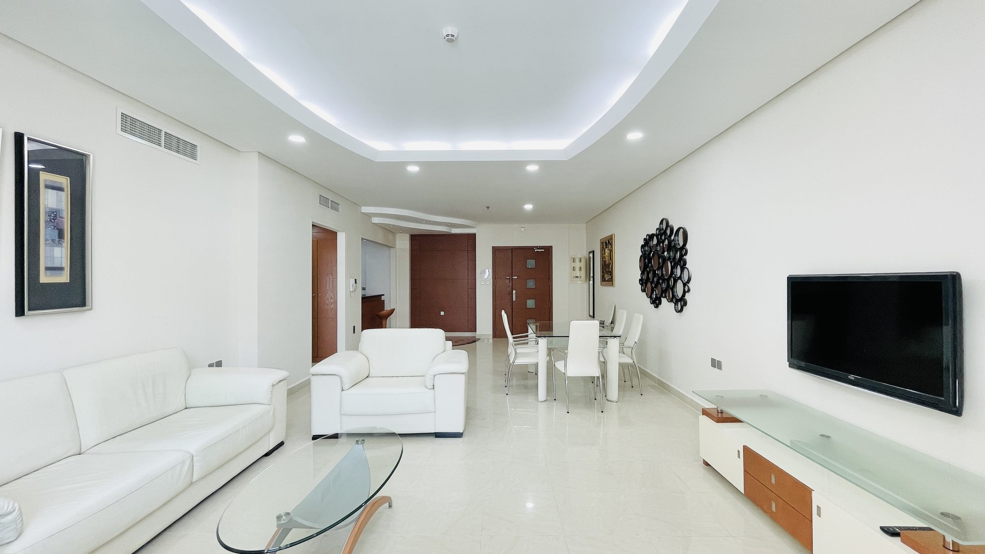 One-Bedroom Apartment with Two Bathrooms