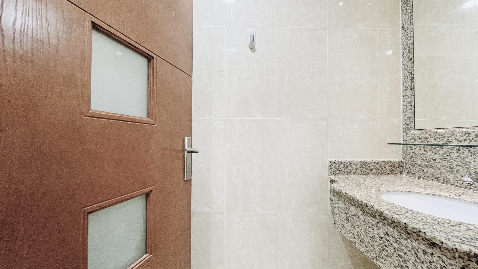 One-Bedroom Apartment with Two Bathrooms